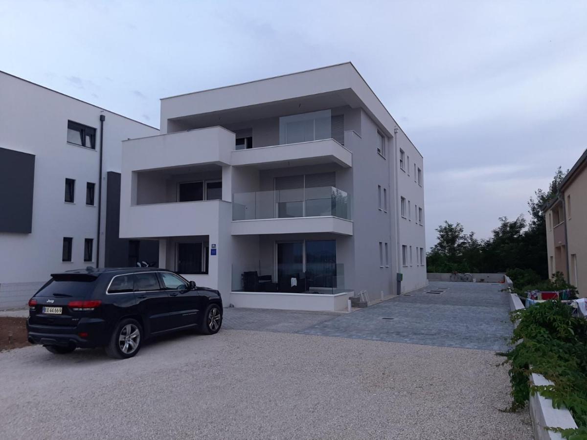 B & R Summer Breeze Apartments Nin Exterior foto