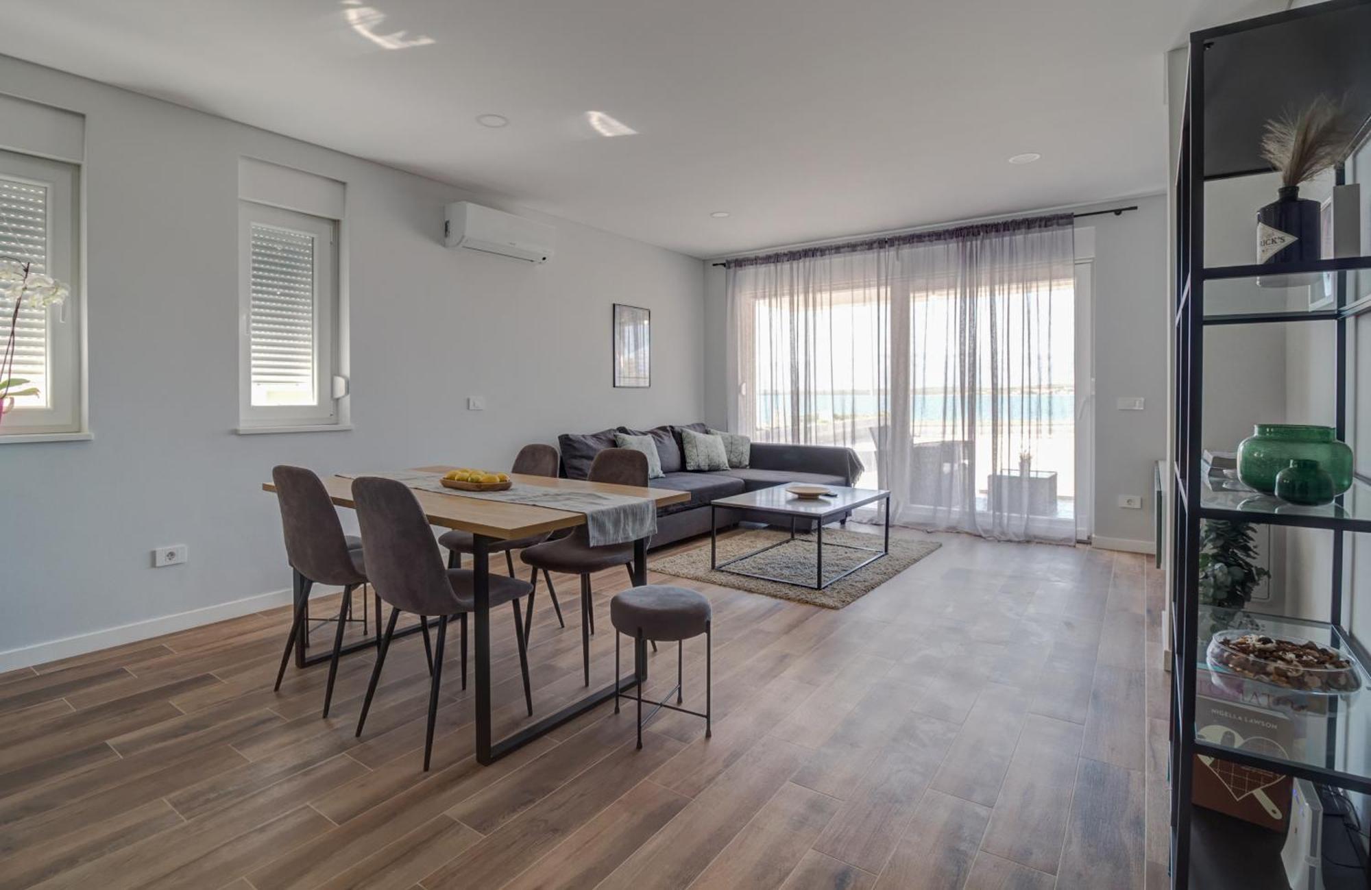 B & R Summer Breeze Apartments Nin Exterior foto