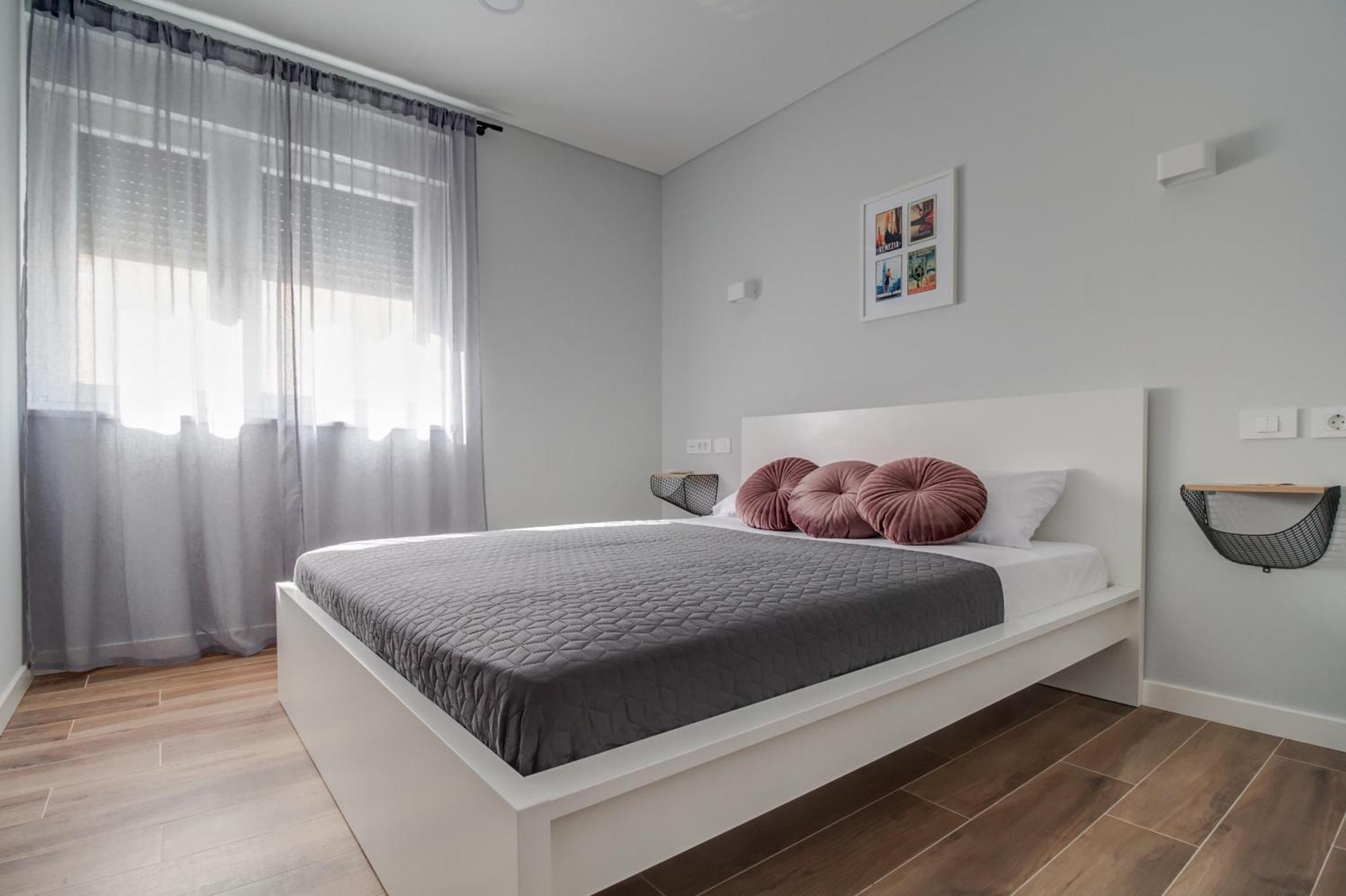 B & R Summer Breeze Apartments Nin Exterior foto